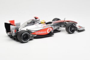 McLaren MP4-24 #1 L. Hamilton 2009 Dealer Edition Minichamps 1:18 503091801 Metall – Bild 2 von 6