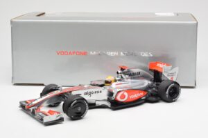 McLaren MP4-24 #1 L. Hamilton 2009 Dealer Edition Minichamps 1:18 503091801 Metall – Bild 6 von 6