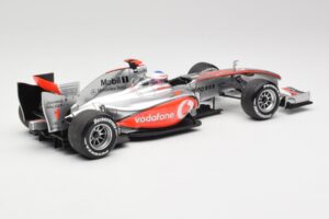 McLaren MP4-25 Vodafone #1 J. Button F1 2010 Minichamps 1:18 530101871-R1 Metall – Bild 2 von 7