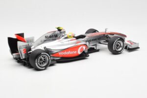 Vodafone McLaren Mercedes MP4-25 #3 L. Hamilton F1 Showcar 2010 Minichamps 1:18 530101872 Metall – Bild 2 von 6