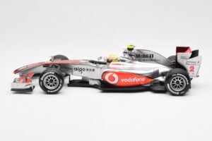 Vodafone McLaren Mercedes MP4-25 #3 L. Hamilton F1 Showcar 2010 Minichamps 1:18 530101872 Metall – Bild 3 von 6