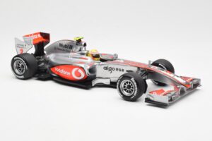 Vodafone McLaren Mercedes MP4-25 #3 L. Hamilton F1 Showcar 2010 Minichamps 1:18 530101872 Metall – Bild 4 von 6