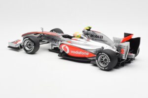 Vodafone McLaren Mercedes MP4-25 #3 L. Hamilton F1 Showcar 2010 Minichamps 1:18 530101872 Metall – Bild 5 von 6