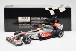 Vodafone McLaren Mercedes MP4-25 #3 L. Hamilton F1 Showcar 2010 Minichamps 1:18 530101872 Metall – Bild 6 von 6