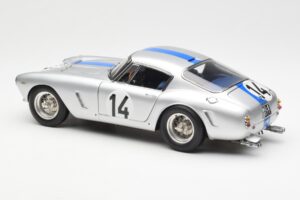 Ferrari 250 GT SWB #14 P. Noblet / J. Guichet Team Noblet 3rd Place 24 Hours of Le Mans 1961 CMC 1:18 M-079 Metall – Bild 5 von 6