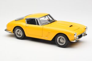 Ferrari 250 GT SWB Gelb CMC 1:18 M-054 Metall – Bild 4 von 6