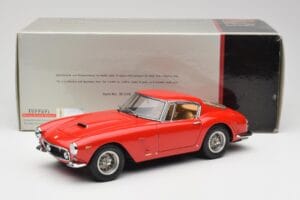 Ferrari 250 GT SWB Rot CMC 1:18 M-046 Metall – Bild 6 von 6