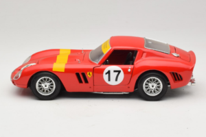 Ferrari 250 GTO #17 Bburago Sammlerborse Rot Bburago 1:18 3007-P1 Metall – Bild 4 von 8