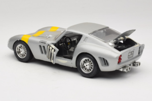 Ferrari 250 GTO #172 L. Bianchi / G. Berger Tour de France 1962 Silber Limitierte Auflage Bburago 1:18 3011-S1 Metall – Bild 5 von 8
