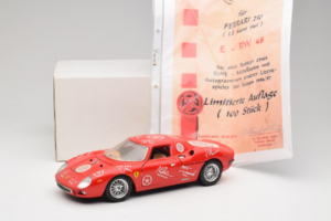 Ferrari 250 LM Rot Weiss Essen Autographs Limitierte Auflage Bburago 1:18 3033-P4 Metall – Bild 8 von 8