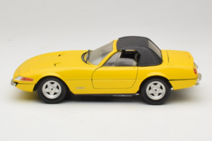 Ferrari 365 GTS/4 Daytona Cabriolet Gelb Techno Giodi 1:18 740028 Metall – Bild 4 von 8