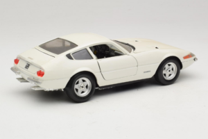 Ferrari 365 GTB/4 Daytona Berlina Weiss Techno Giodi 1:18 74007 Metall – Bild 3 von 8