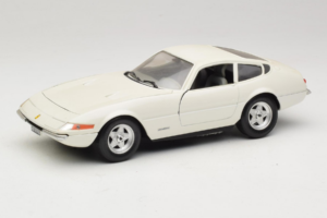 Ferrari 365 GTB/4 Daytona Berlina Weiss Techno Giodi 1:18 74007 Metall