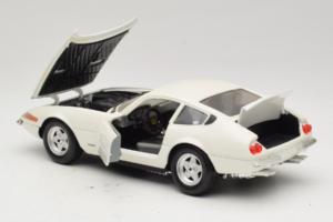 Ferrari 365 GTB/4 Daytona Berlina Weiss Techno Giodi 1:18 74007 Metall – Bild 5 von 8