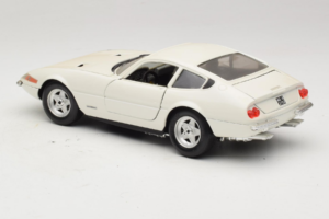 Ferrari 365 GTB/4 Daytona Berlina Weiss Techno Giodi 1:18 74007 Metall – Bild 7 von 8