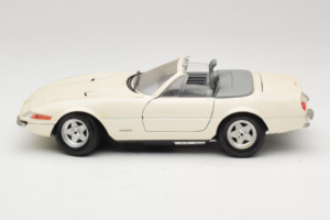 Ferrari 365 GTS/4 Spider Weiss Techno Giodi 1:18 40028 Metall – Bild 4 von 8