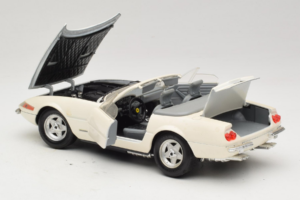Ferrari 365 GTS/4 Spider Weiss Techno Giodi 1:18 40028 Metall – Bild 5 von 8