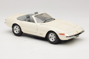 Ferrari 365 GTS/4 Spider Weiss Techno Giodi 1:18 40028 Metall – Bild 6 von 8