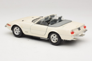 Ferrari 365 GTS/4 Spider Weiss Techno Giodi 1:18 40028 Metall – Bild 7 von 8
