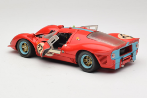 Ferrari 412P #23 W. Mairesse / J. Beurlys Le Mans 1967 Rot Revell 1:18 48826 Metall – Bild 5 von 8