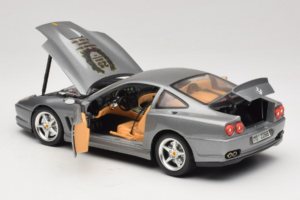 Ferrari 550 Maranello 25 Jahre Ferrari Model Club Silber 2. Version Bburago 1:18 3064-S1 Metall – Bild 5 von 8