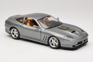 Ferrari 550 Maranello 25 Jahre Ferrari Model Club Silber 2. Version Bburago 1:18 3064-S1 Metall – Bild 6 von 8