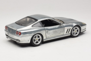 Ferrari 550 Maranello Chrome Silver Hot Wheels 1:18 25740 Metall – Bild 3 von 8