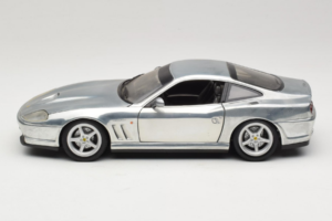 Ferrari 550 Maranello Chrome Silver Hot Wheels 1:18 25740 Metall – Bild 4 von 8