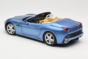 Ferrari California Hellblau Hot Wheels 1:18 N2043 Metall – Bild 7 von 8