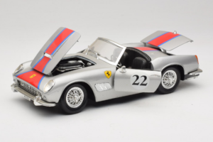 Ferrari California #22 Silber Roter Streifen 1966 Tonka 1:18 01109-S2 Metall – Bild 2 von 8