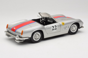 Ferrari California #22 Silber Roter Streifen 1966 Tonka 1:18 01109-S2 Metall – Bild 3 von 8