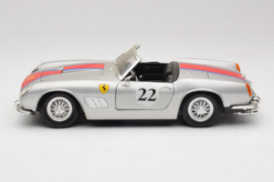 Ferrari California #22 Silber Roter Streifen 1966 Tonka 1:18 01109-S2 Metall – Bild 4 von 8