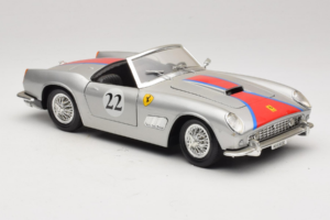 Ferrari California #22 Silber Roter Streifen 1966 Tonka 1:18 01109-S2 Metall – Bild 6 von 8