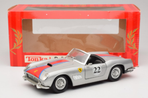 Ferrari California #22 Silber Roter Streifen 1966 Tonka 1:18 01109-S2 Metall – Bild 8 von 8