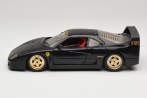 Ferrari F40 Schwarz mit Goldenen Rädern Bburago 1:18 3032-B2 Metall – Bild 4 von 8