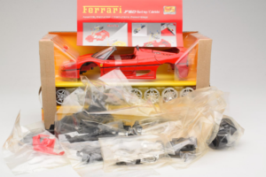 Ferrari F40 Rot Model Kit Maisto 1:18 39822 Metall – Bild 2 von 2