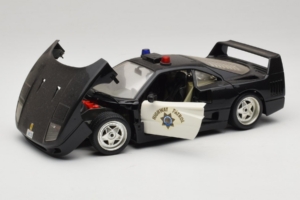 Ferrari F40 Highway Patrol Schwarz Weiss Bburago 1:18 3022-H1 Metall – Bild 2 von 8