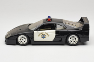 Ferrari F40 Highway Patrol Schwarz Weiss Bburago 1:18 3022-H1 Metall – Bild 4 von 8