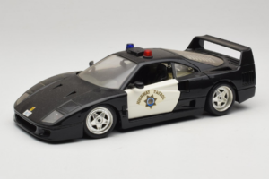 Ferrari F40 Highway Patrol Schwarz Weiss Bburago 1:18 3022-H1 Metall