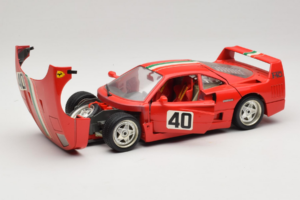 Ferrari F40 #40 Rot mit Italienischer Flagge Bburago 1:18 3032-P1 Metall – Bild 2 von 8