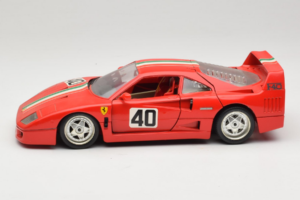 Ferrari F40 #40 Rot mit Italienischer Flagge Bburago 1:18 3032-P1 Metall – Bild 4 von 8