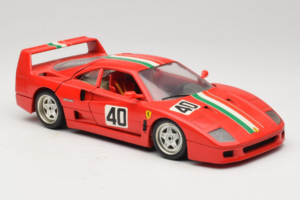 Ferrari F40 #40 Rot mit Italienischer Flagge Bburago 1:18 3032-P1 Metall – Bild 6 von 8