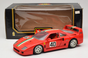 Ferrari F40 #40 Rot mit Italienischer Flagge Bburago 1:18 3032-P1 Metall – Bild 8 von 8
