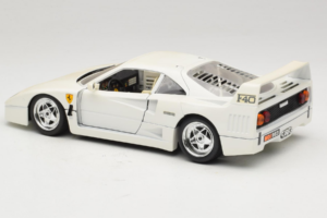 Ferrari F40 Weiss Bburago 1:18 3332-W4 Metall – Bild 7 von 8