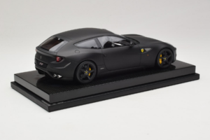 Ferrari FF Matte Black MR Collection 1:18 FERR04CAL Resin – Bild 3 von 7