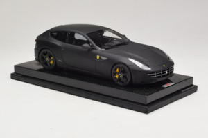 Ferrari FF Matte Black MR Collection 1:18 FERR04CAL Resin – Bild 4 von 7