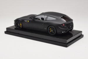 Ferrari FF Matte Black MR Collection 1:18 FERR04CAL Resin – Bild 5 von 7