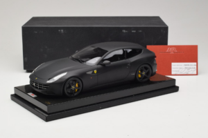 Ferrari FF Matte Black MR Collection 1:18 FERR04CAL Resin – Bild 7 von 7