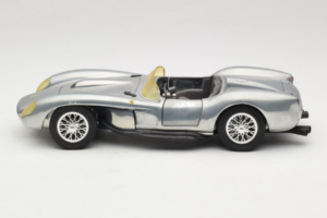Ferrari Testa Rossa Chrome Silver Hot Wheels 1:18 25737 Metall – Bild 4 von 8