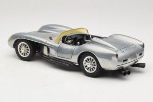 Ferrari Testa Rossa Chrome Silver Hot Wheels 1:18 25737 Metall – Bild 7 von 8